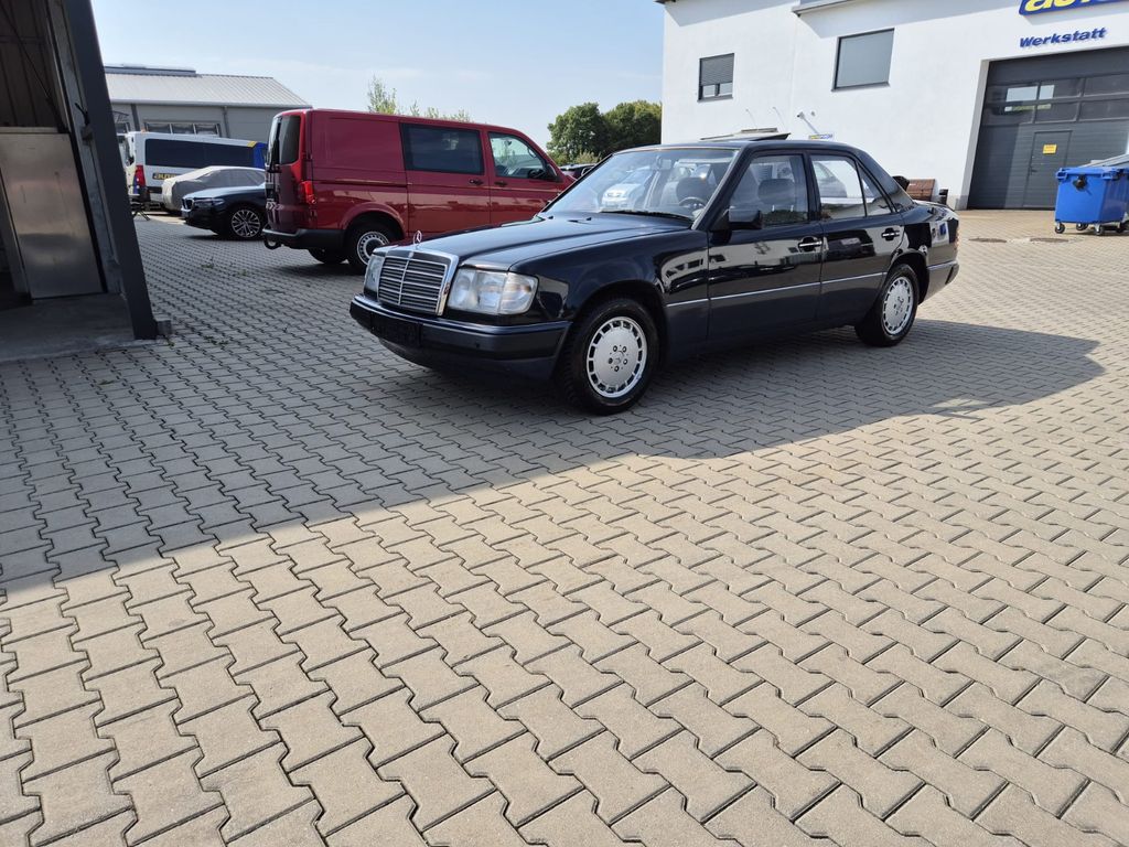 Mercedes-Benz 200 E
