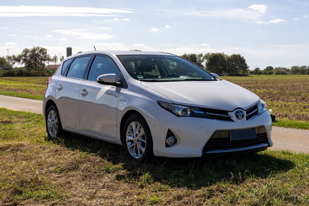 Bild des Angebotes Toyota Auris Hybrid 1,8-l-VVT-i Relax Garantie TÜV