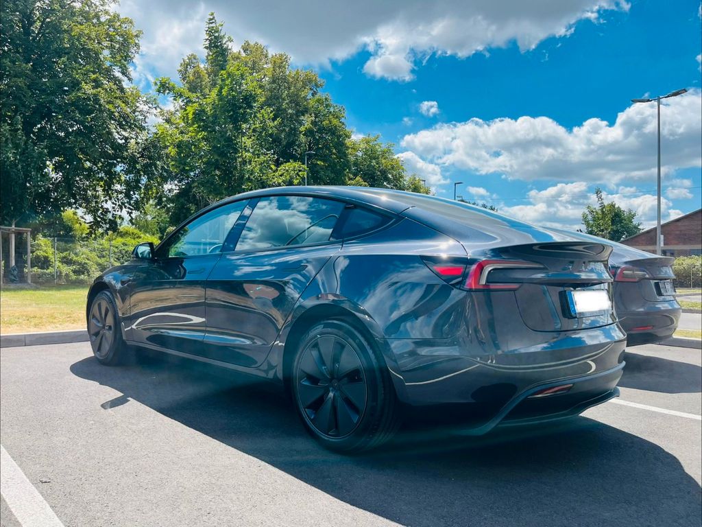 Tesla Model 3 HIGHLAND SR - Premium, Neuwagenzustand