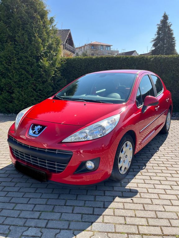 Bild des Angebotes Peugeot 207 95 VTi / TÜV neu / 8-Fach bereift