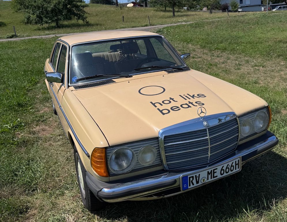 Bild des Angebotes Mercedes-Benz W123 Oldtimer 230E *H-Zulassung*