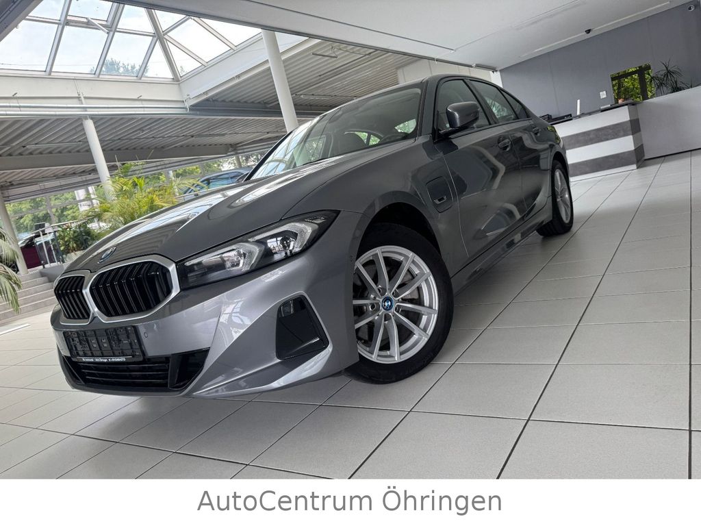 Bild des Angebotes BMW 330e xD Curved Display Kamera Leder LED HUD