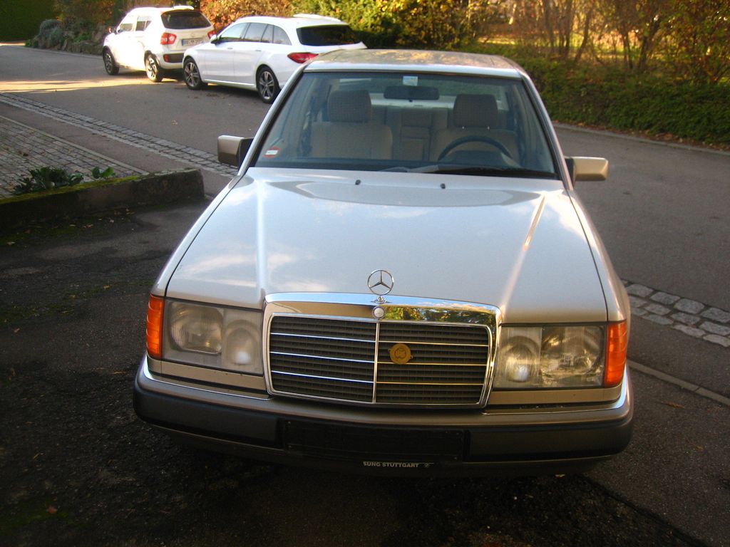 Bild des Angebotes Mercedes-Benz Typ W124 - E 260 Automatic Rauchsilber