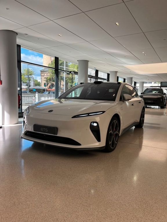 NIO ET5