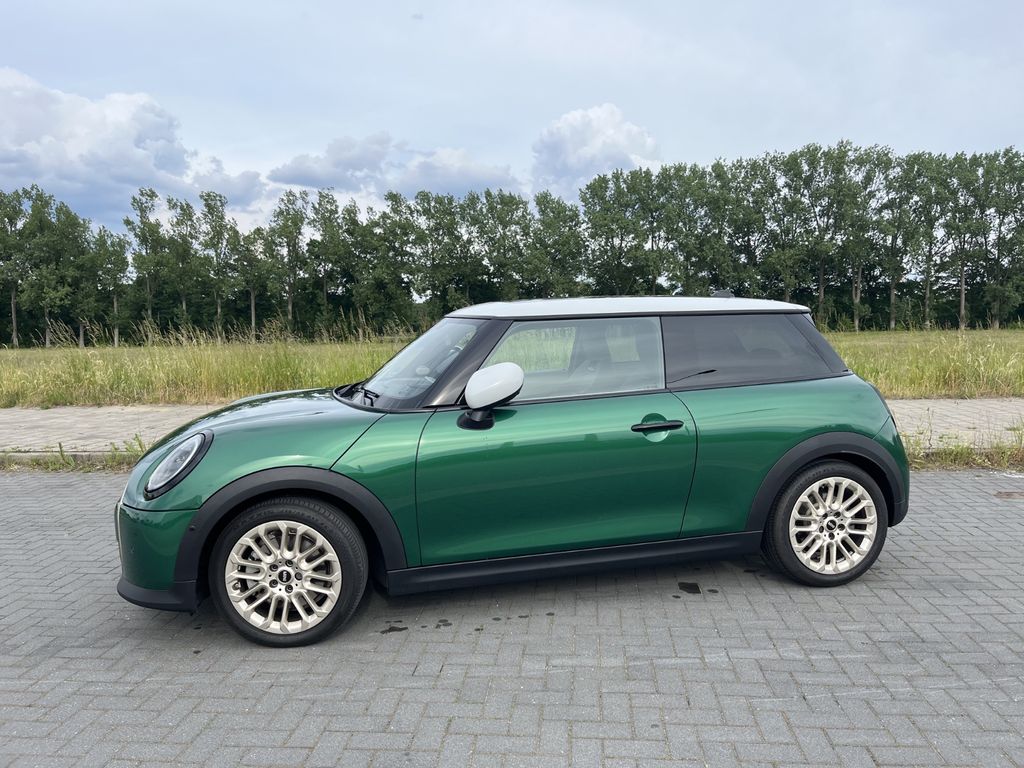 Bild des Angebotes MINI Cooper C C Favoured Trim Steptronic Favoured...