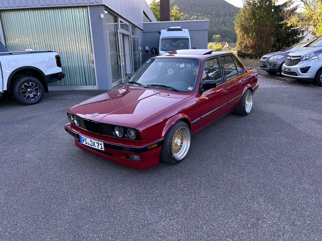 BMW 320 E30