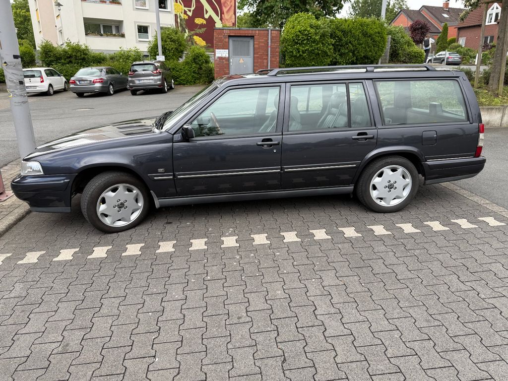 Volvo 965 Couture  (Oldtimer in Lauerstellung !)