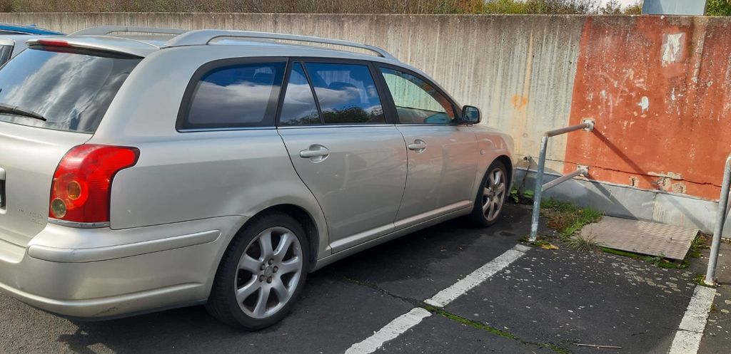 Toyota Avensis 2.0-l-VVT-i Executive Automatik
