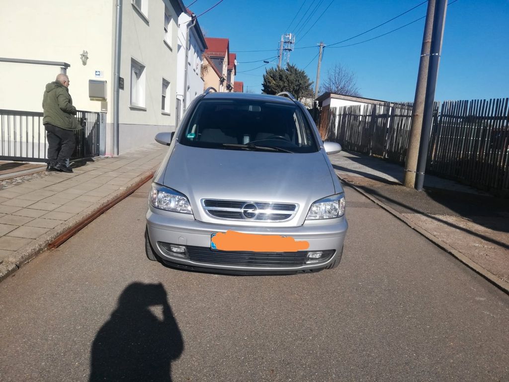 Opel Zafira 1.6 -