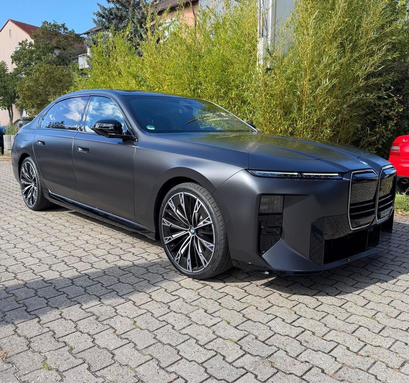 BMW 740 xDrive/TV/B&W/Kristal/Carbon/Integr/SkyLoung