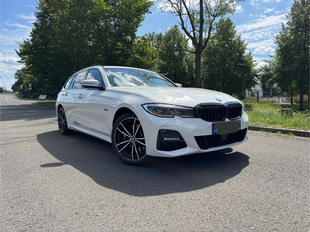 Bild des Angebotes BMW 330e Touring M Sport Laser HUD 19 Leder ACC