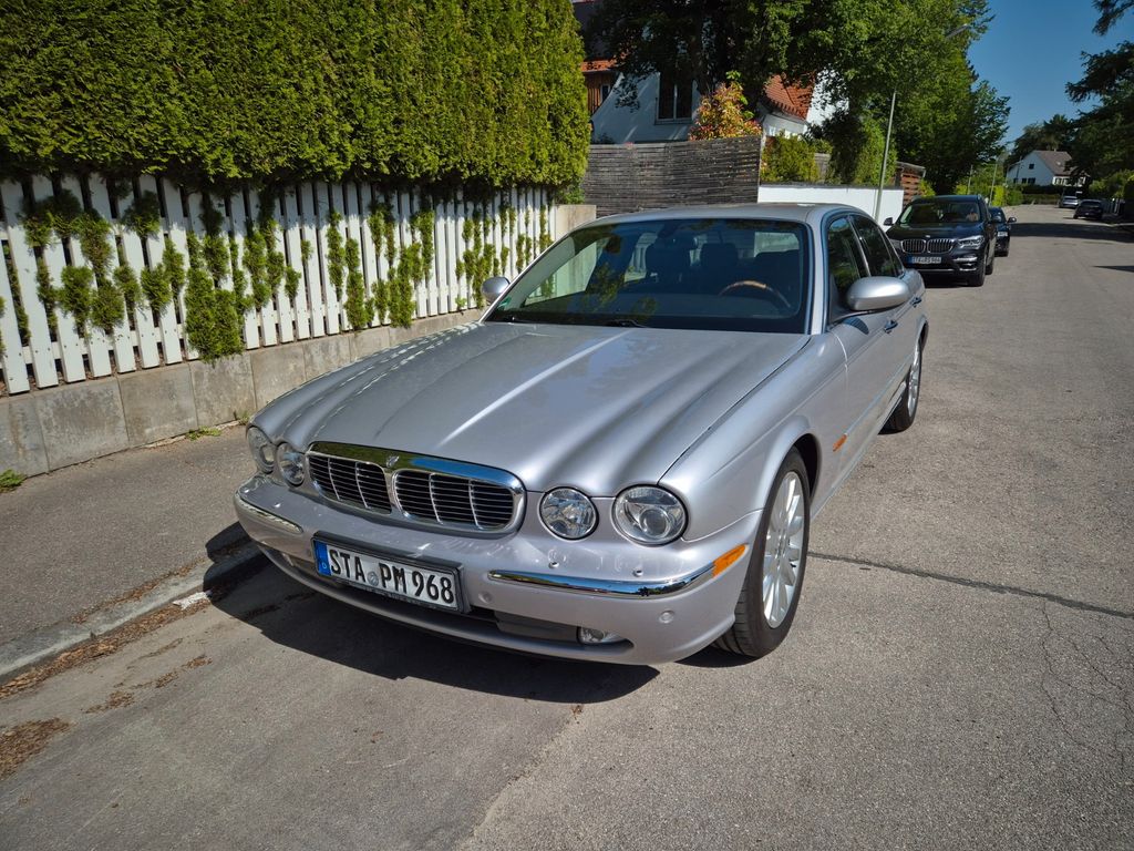 Bild des Angebotes Jaguar XJ8 4.2 - Youngtimer mit Wertgutachten