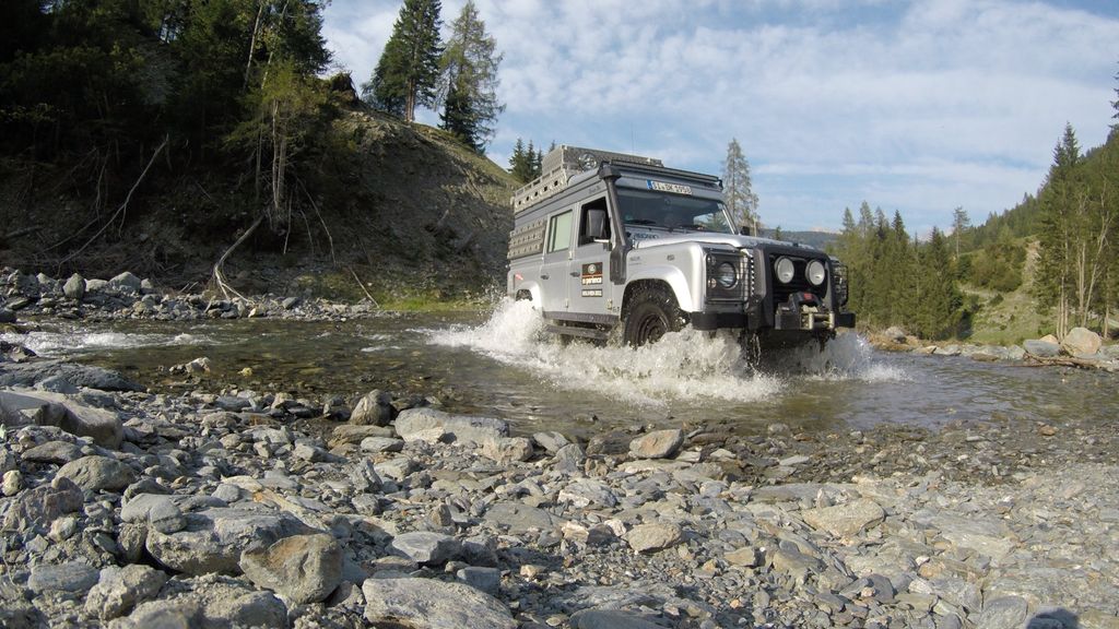 Bild des Angebotes Land Rover DEFENDER 110 TD4 / 72.000km Ex-Tec High-Roof