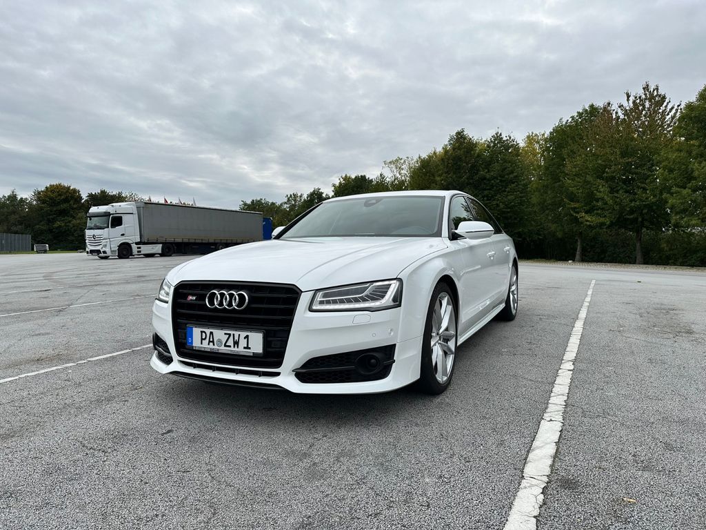 Bild des Angebotes Audi S8 PLUS*MATRIX*ACC*BOSE*CARBON*KERAMIK*21ZOLL*