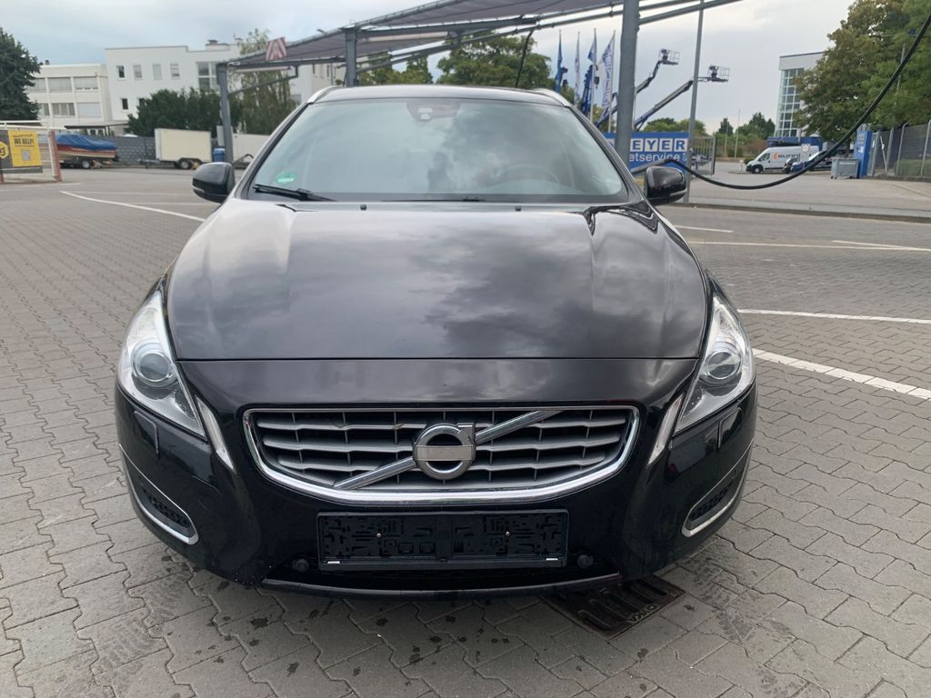 Bild des Angebotes Volvo V60 Kombi Summum
