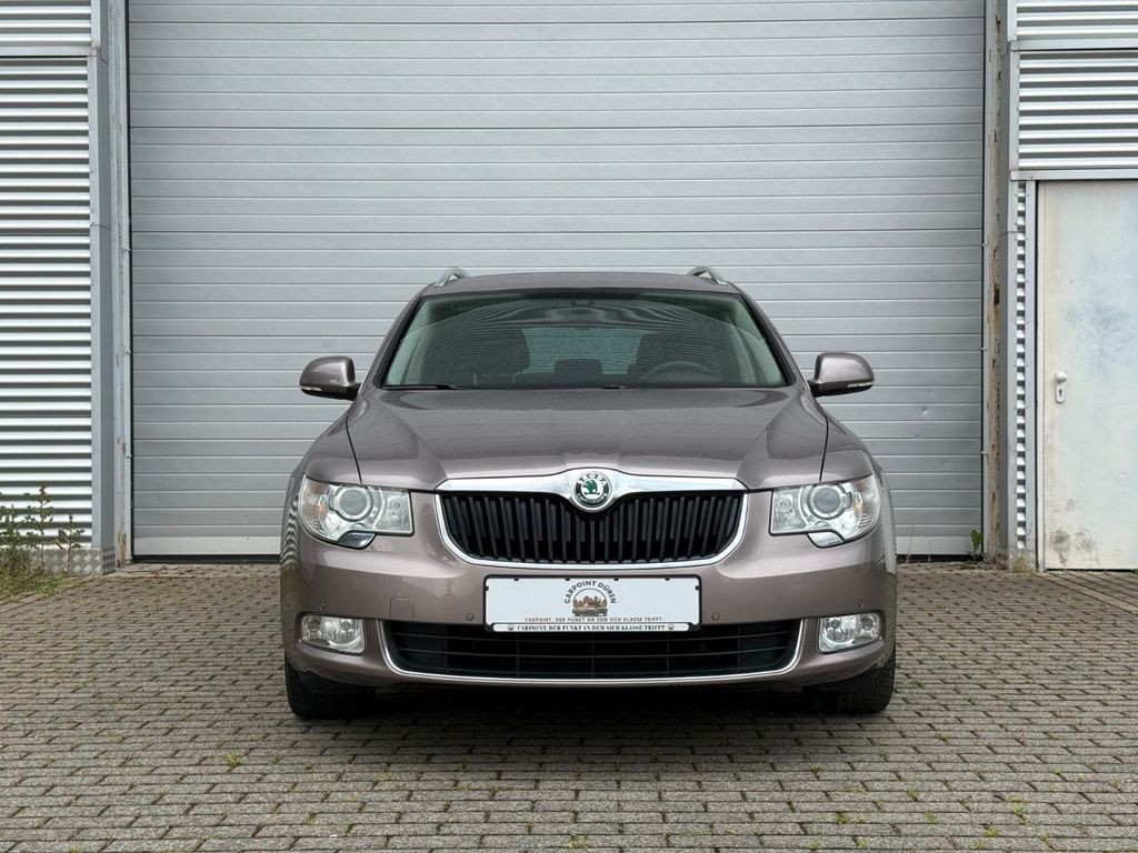 Bild des Angebotes Skoda Superb Combi Elegance/ Standheizung/Automatik