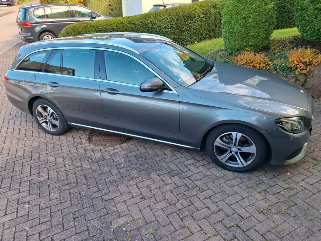 Bild des Angebotes Mercedes-Benz E 220d T Autom. -
