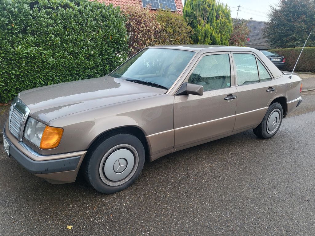 Bild des Angebotes Mercedes-Benz 230E Oldtimer