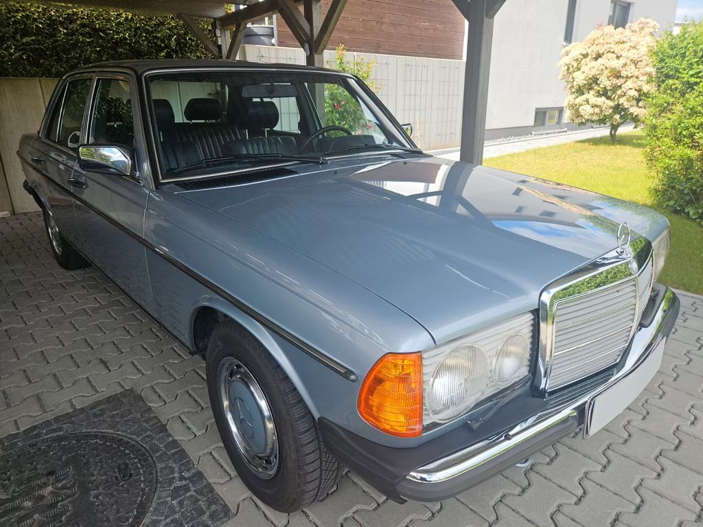 Mercedes-Benz E 230 W123 Autom. Leder wenig km Museumsqualität
