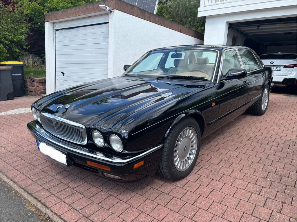 Bild des Angebotes Jaguar XJ12 6.0 Autm.-Super Zustand-Schiebedach-Leder-