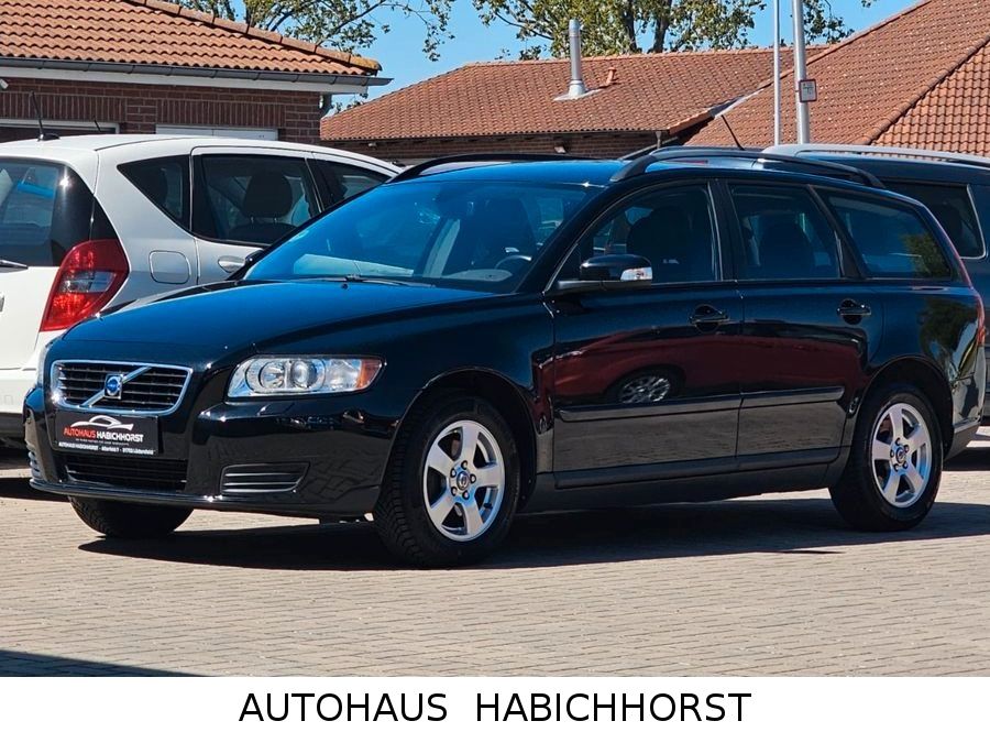Bild des Angebotes Volvo V50 Kombi 1.6 D Kinetic /Ahk/Shz/Scheckheft gepf