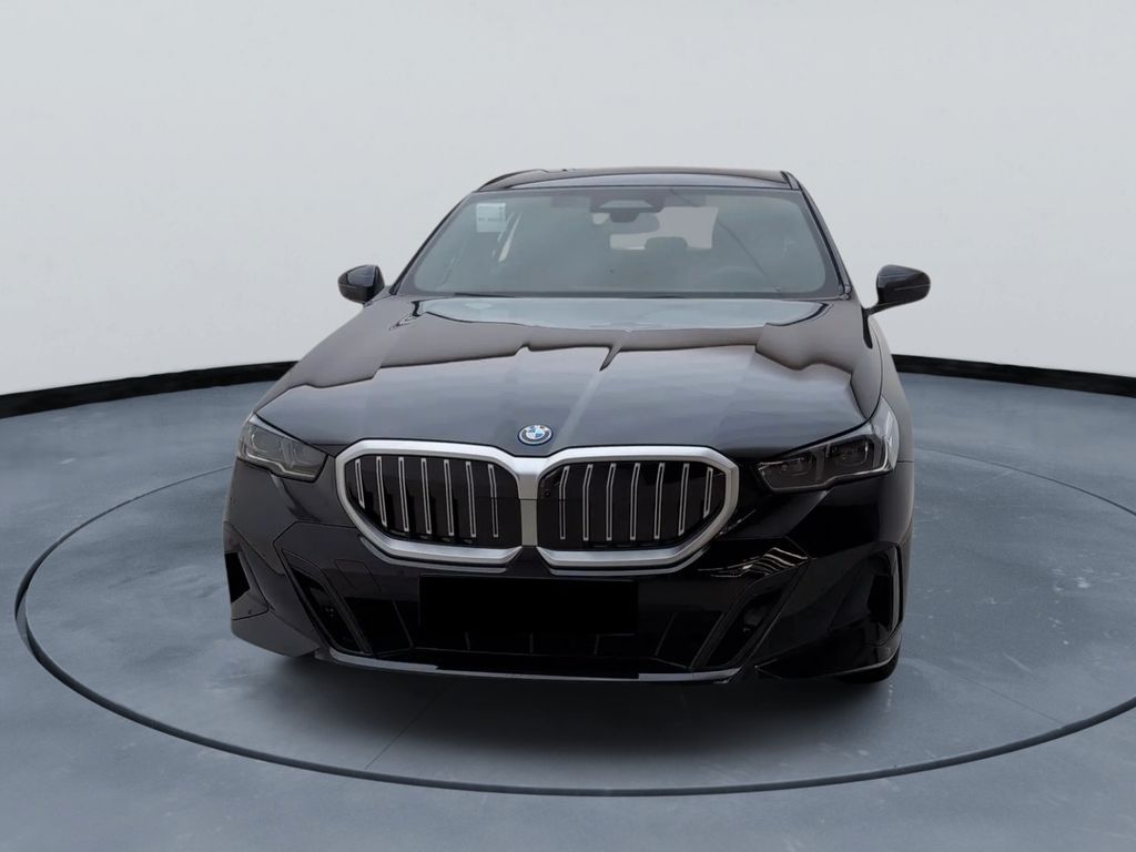 Bild des Angebotes BMW 550e xDrive Touring M Sport AHK Bowers&Wilkins