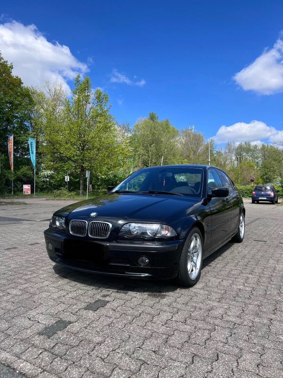 BMW 325i - E46