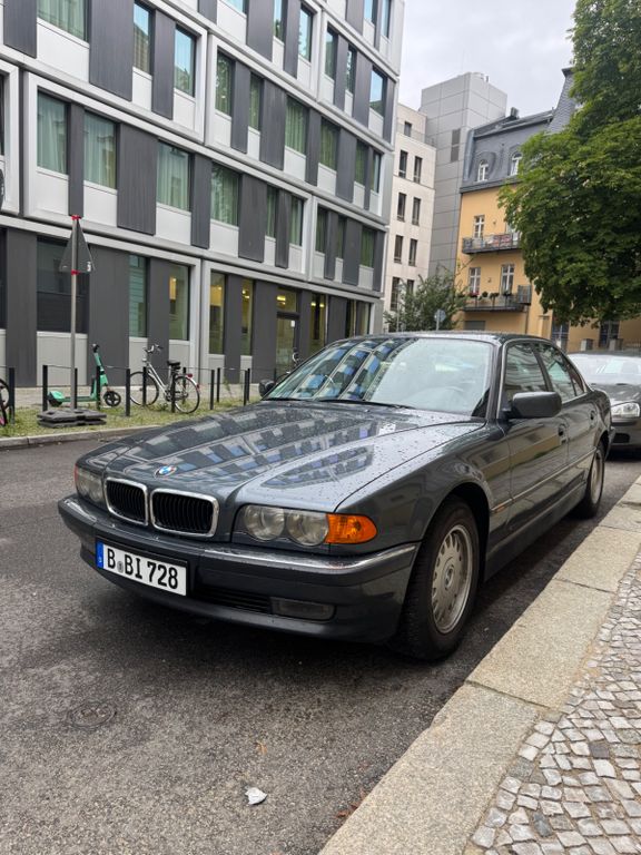 BMW 728i Leder, Holz, Autmatik und große Wartung