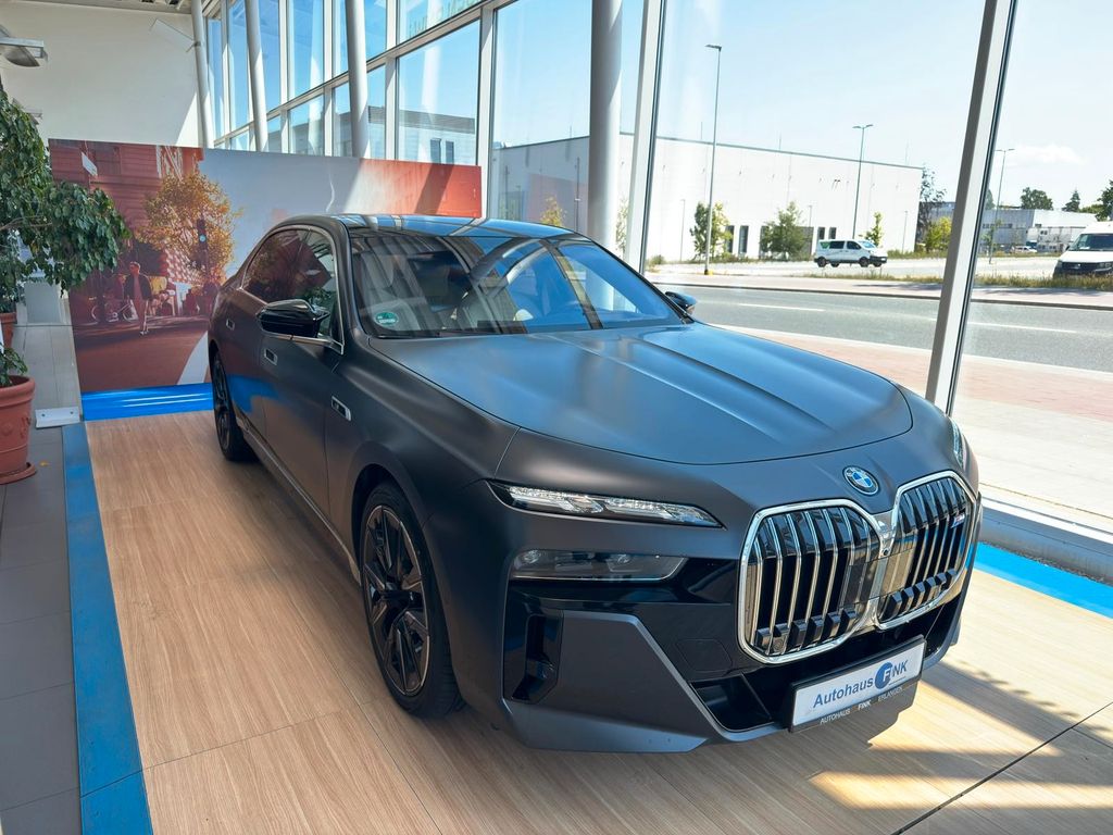 BMW M760e xDrive Sky Kristall Autobahn Executive