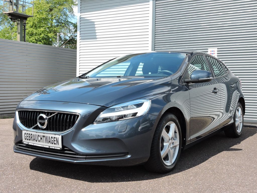 Bild des Angebotes Volvo V40 Momentum Geartronic+Standheizung+AHK+NAVI