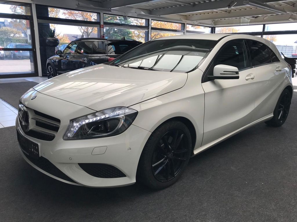 Bild des Angebotes Mercedes-Benz A 250  BlueEfficiency/ Harman-Kardon/Xenon/Navi