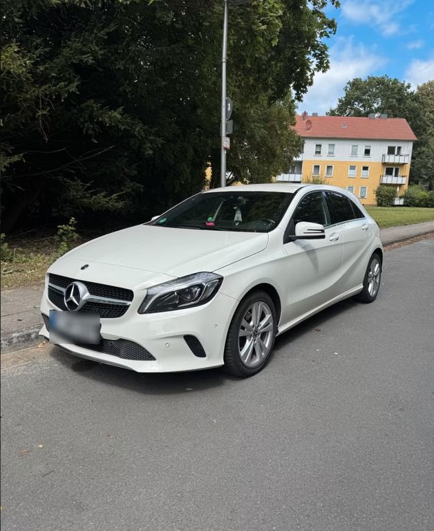 Mercedes-Benz Mercedes A180D 1.Hand 17 ZOLL LED Scheinwerfer