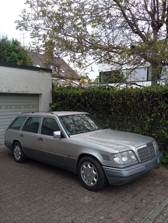 Bild des Angebotes Mercedes-Benz E 250 Kombi W124 - TURBO DIESEL - 1995