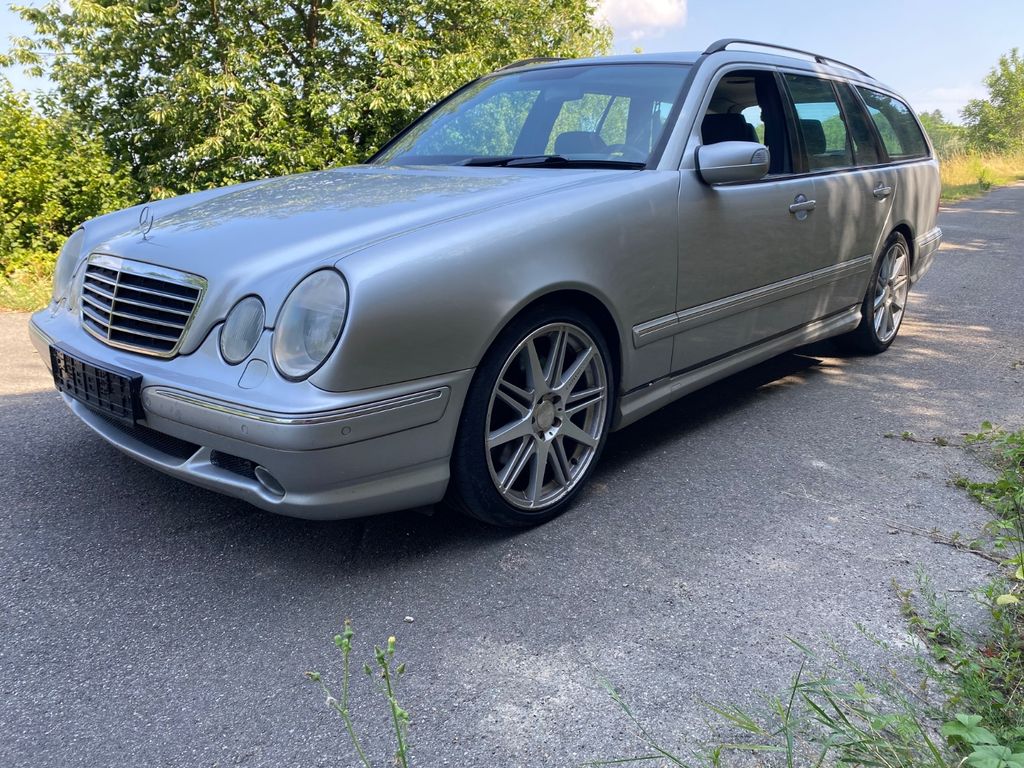 Bild des Angebotes Mercedes-Benz E 55 AMG T 4matic 7 Sitzer