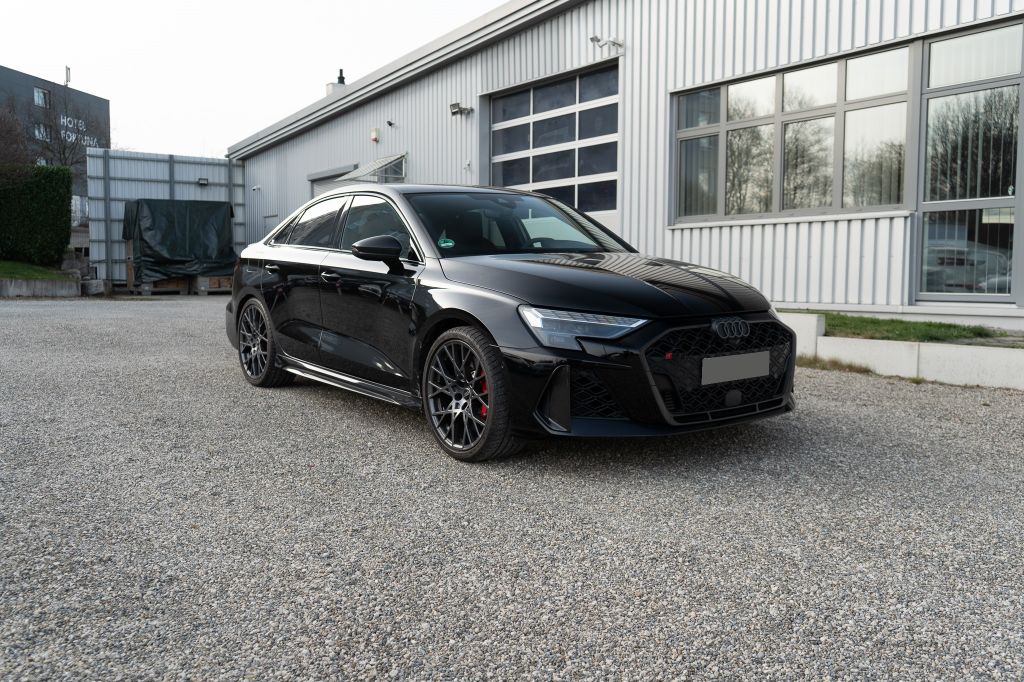 Audi RS 3 2.5 294 kW TFSI quattro Carbon