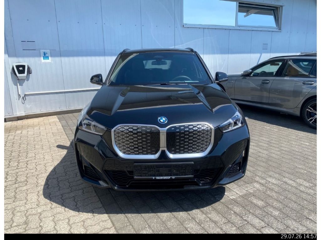 BMW iX1 eDrive20 Sportpaket AD AHK-el. klappb. AHK-k