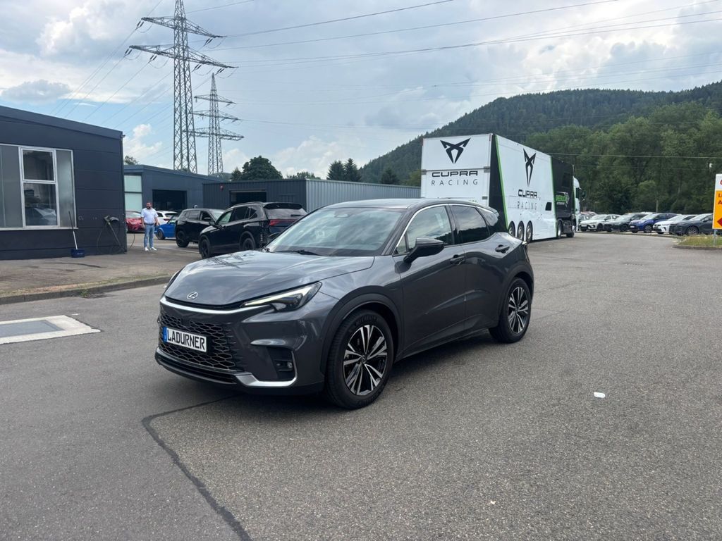 Bild des Angebotes Lexus LBX E-Four Cool 4x4 *HUD+Navi+Memory Sitze+Mark