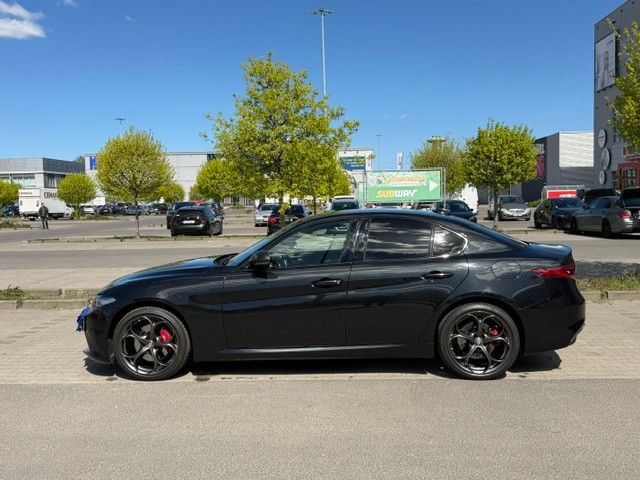 Bild des Angebotes Alfa Romeo Giulia 2.0 Turbo 16V 206kW AT8-Q4 Veloce