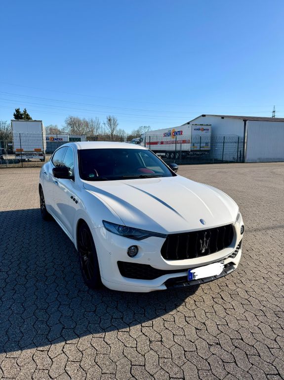 Bild des Angebotes Maserati Levante Diesel 3.0 V6 4x4 - STERNENHIMMEL