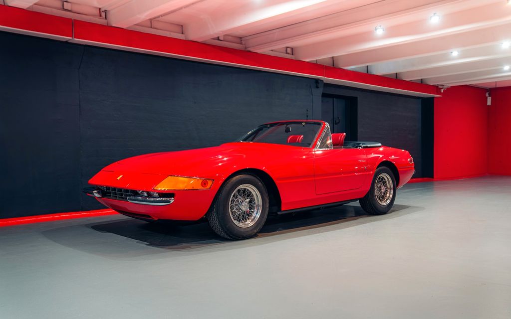 Ferrari 365 Daytona GTS/4 Spyder "1 of 121" Classiche C.