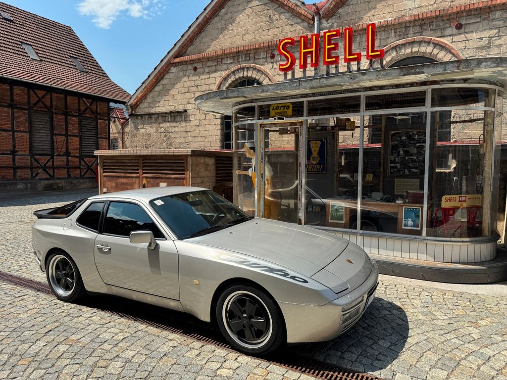 Bild des Angebotes Porsche 944 Turbo Coupé | Zermattsilber | Motorrevision