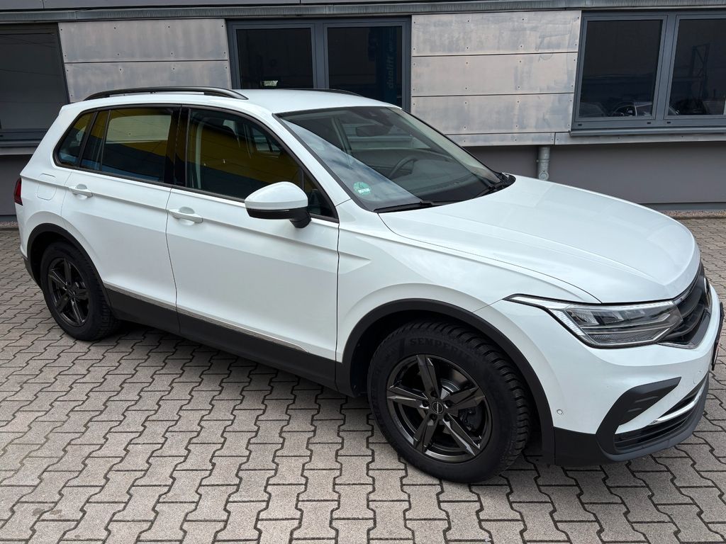 Bild des Angebotes Volkswagen Tiguan Life Standheizung 8-fach bereift uvm
