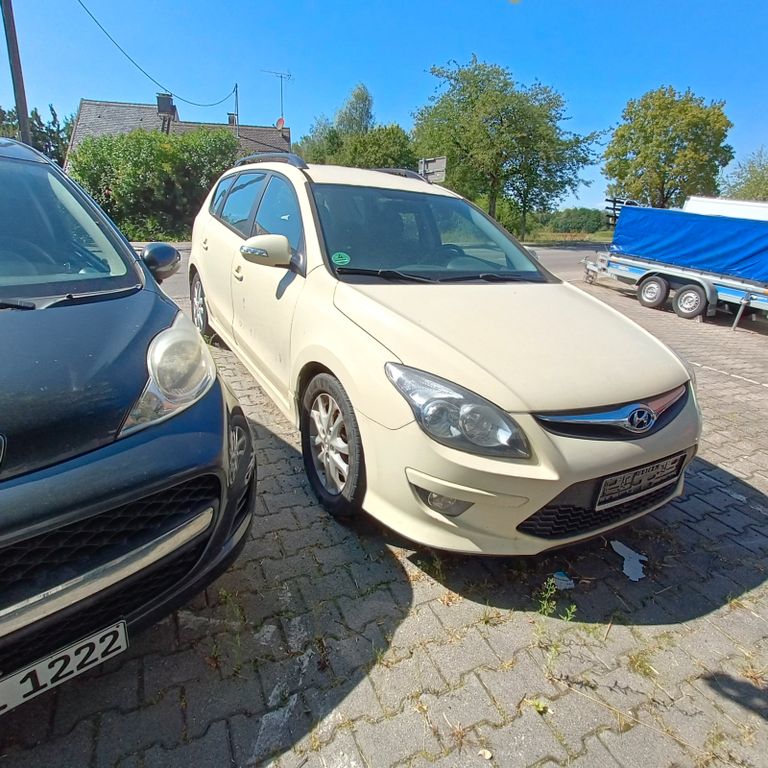 Bild des Angebotes Hyundai i30 CW 1.6 CRDi 66 kW Classic Classic