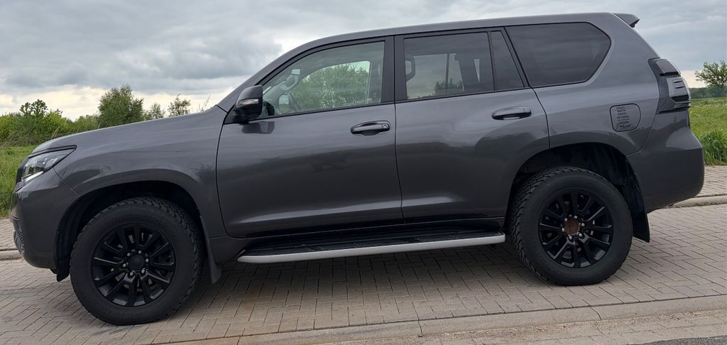 Bild des Angebotes Toyota Meet Mr. Grey - Land Cruiser 2.8 D-TEC-Edition