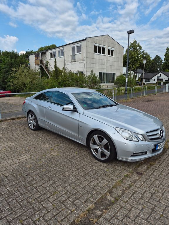 Bild des Angebotes Mercedes-Benz E 220 Coupé E 220 CDI BlueEFFICIENCY ELEGANC...