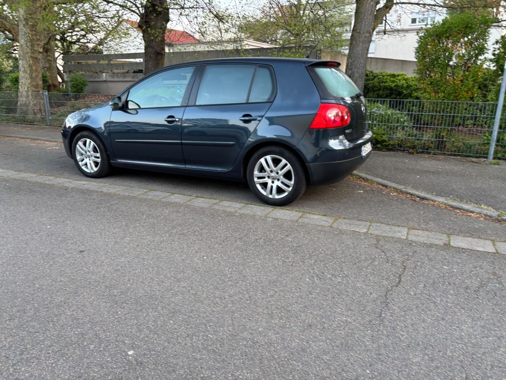 Bild des Angebotes Volkswagen Golf 1.6 FSI Tour - TÜV NEU