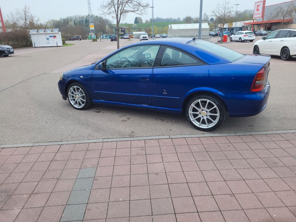 Opel Astra Coupé 2.2 16V 90 Jahre Bertone Edition