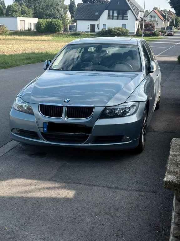 Bild des Angebotes BMW 320i -