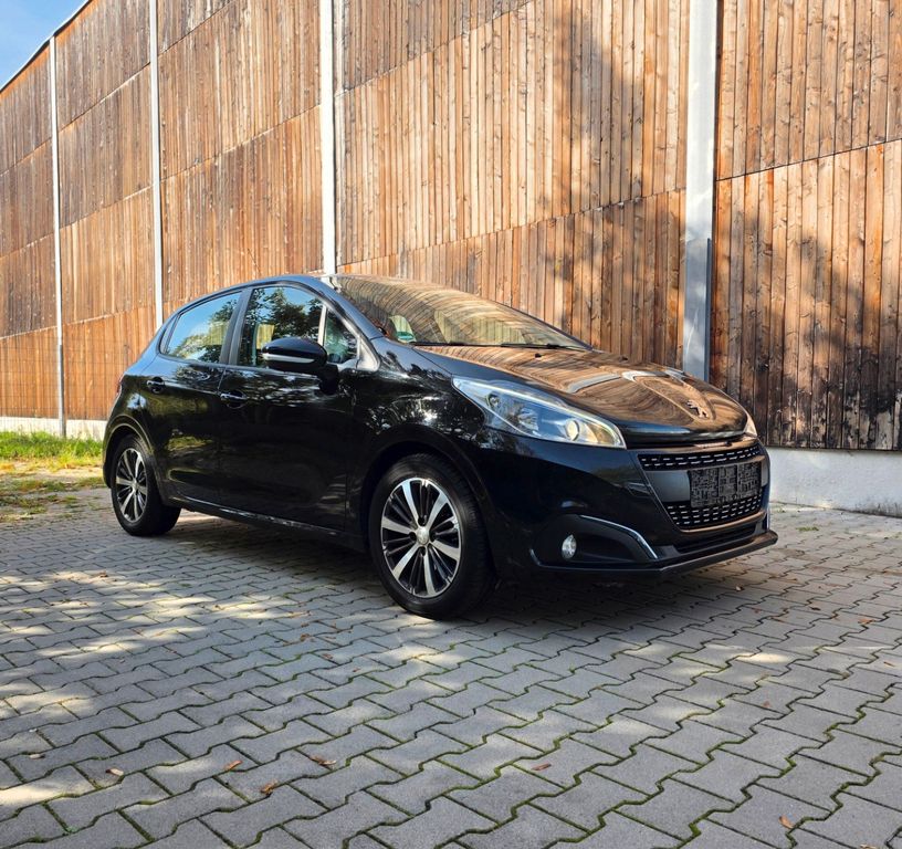 Bild des Angebotes Peugeot 208 1.2 Active PureTech 82 PANO|SHZ|KAM|APPLE