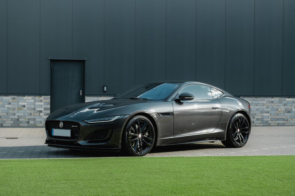 Bild des Angebotes Jaguar 5.0 V8 P450 AWD R-DYNAMIC